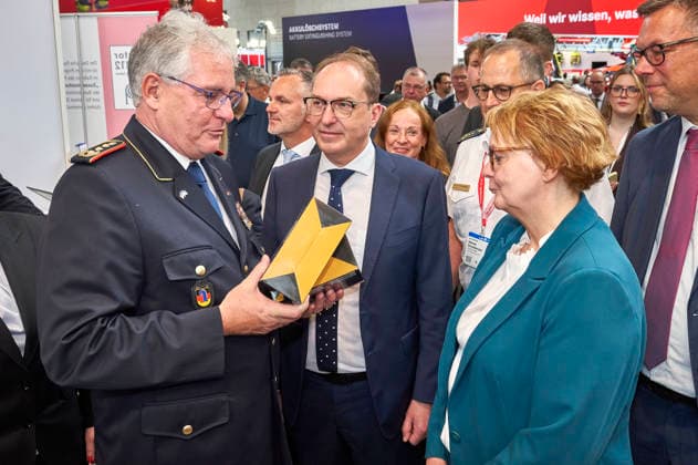 Alexander Dobrindt und Daniela Behrens beim Eröffnungsrundgang über die Interschutz 2026 , der Weltleitmesse für Feuerwehr, Rettungswesen und Bevölkerungsschutz, auf dem Messegelände. Hannover, 01.06.2026 *** Alexander Dobrindt and Daniela Behrens on the opening tour of Interschutz 2026 , the worlds leading trade fair for fire departments, rescue services and civil protection, at the Hannover Exhibition Grounds, 01 06 2026 Foto:xU.xStammx xFuturexImagex interschutz_6643