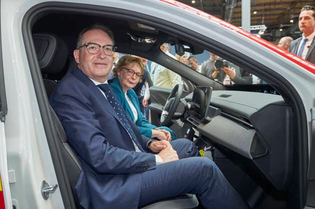 Alexander Dobrindt und Daniela Behrens beim Eröffnungsrundgang über die Interschutz 2026 , der Weltleitmesse für Feuerwehr, Rettungswesen und Bevölkerungsschutz, auf dem Messegelände. Hannover, 01.06.2026 *** Alexander Dobrindt and Daniela Behrens on the opening tour of Interschutz 2026 , the worlds leading trade fair for fire departments, rescue services and civil protection, at the Hannover Exhibition Grounds, 01 06 2026 Foto:xU.xStammx xFuturexImagex interschutz_6645