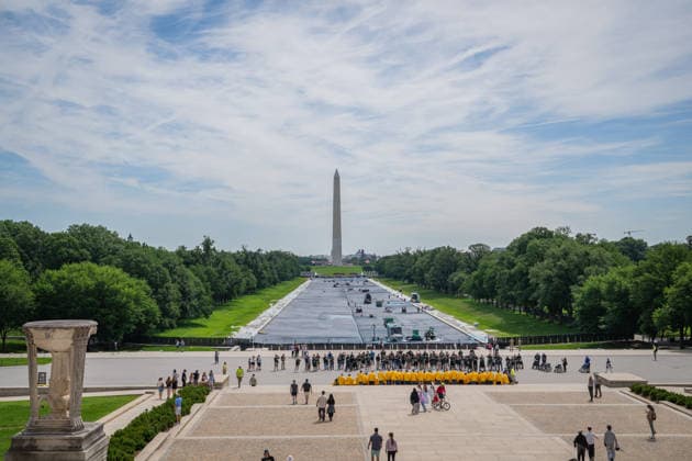 June 1, 2026, Washington, District Of Columbia, United States: Contractors continue applying sealant and protective coatings to the Lincoln Memorial Reflecting Pool on the National Mall as renovation work nears completion ahead of America 250 celebrations. Washington United States - ZUMAk206 20260601_znp_k206_003 Copyright: xMattxKaminskyx