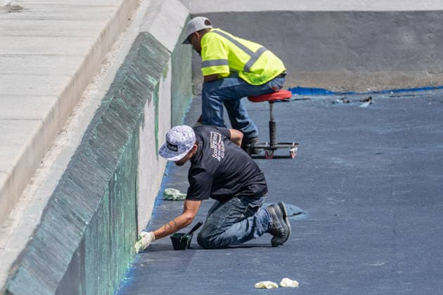 June 1, 2026, Washington, District Of Columbia, United States: Contractors continue applying sealant and protective coatings to the Lincoln Memorial Reflecting Pool on the National Mall as renovation work nears completion ahead of America 250 celebrations. Washington United States  - ZUMAk206 20260601_znp_k206_006 Copyright: xMattxKaminskyx