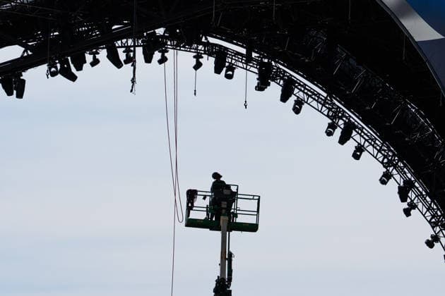 Workers construct a UFC fighting ring ahead of a planned Ultimate Fighting Championship (UFC) fight on the South Lawn of the White House in Washington, DC on Monday, June 1, 2026. UFC is planning to host a cage match at the White House on June 14.  WASP20260601102 AaronxSchwartz