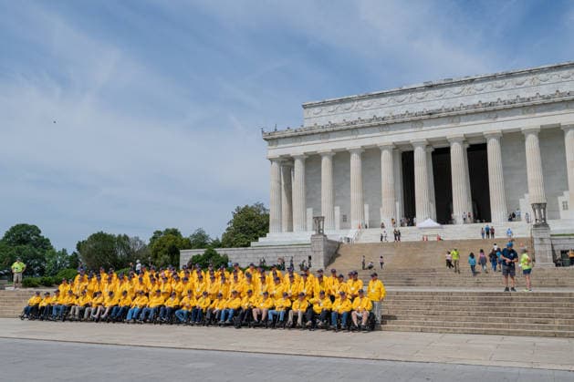 June 1, 2026, Washington, District Of Columbia, United States: Veterans participating in the Never Forgotten Honor Flight program visit memorials in Washington, D.C., during a one-day trip honoring their military service. The June 1 mission brought Vietnam and Korean War-era veterans from Wisconsin to the nation s capital. Washington United States  - ZUMAk206 20260601_znp_k206_019 Copyright: xMattxKaminskyx