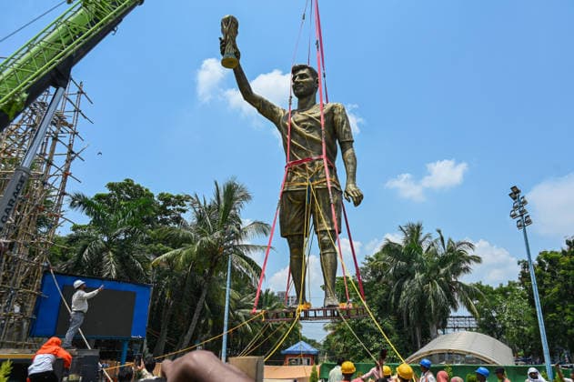 KOLKATA, INDIA - JUNE 1: Public Works Department (PWD) authorities brought down and took away the 70-foot fibreglass statue of Argentine football legend Lionel Messi from Lake Town after local residents reported that it was swaying in strong winds on June 1, 2026 in Kolkata, India. Lionel Messi virtually unveiled his statue in Kolkata s Lake Town area (Sree Bhumi Sporting Club) in December 2025. (Photo by Samir Jana Hindustan Times) 70 Foot Statue Of Footballer Lionel Messi Taken Down Due To Safety Concerns In Kolkata