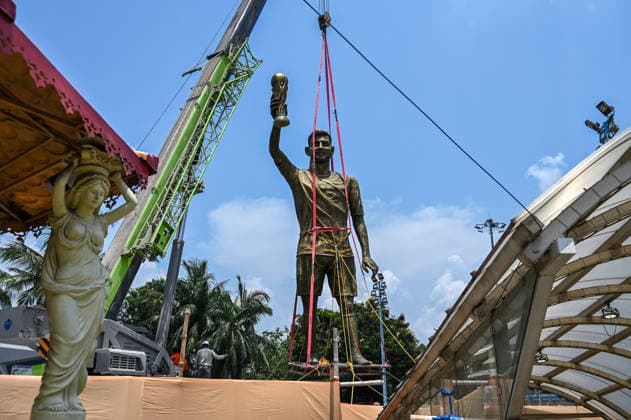 KOLKATA, INDIA - JUNE 1: Public Works Department (PWD) authorities brought down and took away the 70-foot fibreglass statue of Argentine football legend Lionel Messi from Lake Town after local residents reported that it was swaying in strong winds on June 1, 2026 in Kolkata, India. Lionel Messi virtually unveiled his statue in Kolkata s Lake Town area (Sree Bhumi Sporting Club) in December 2025. (Photo by Samir Jana Hindustan Times) 70 Foot Statue Of Footballer Lionel Messi Taken Down Due To Safety Concerns In Kolkata