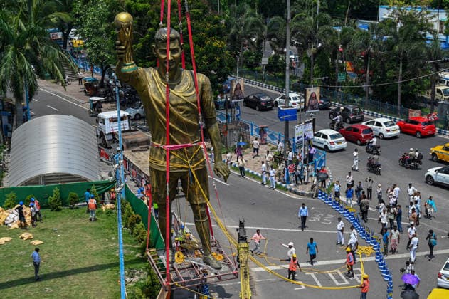 KOLKATA, INDIA - JUNE 1: Public Works Department (PWD) authorities brought down and took away the 70-foot fibreglass statue of Argentine football legend Lionel Messi from Lake Town after local residents reported that it was swaying in strong winds on June 1, 2026 in Kolkata, India. Lionel Messi virtually unveiled his statue in Kolkata s Lake Town area (Sree Bhumi Sporting Club) in December 2025. (Photo by Samir Jana Hindustan Times) 70 Foot Statue Of Footballer Lionel Messi Taken Down Due To Safety Concerns In Kolkata