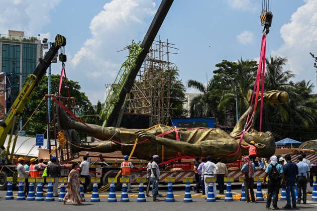 KOLKATA, INDIA - JUNE 1: Public Works Department (PWD) authorities brought down and took away the 70-foot fibreglass statue of Argentine football legend Lionel Messi from Lake Town after local residents reported that it was swaying in strong winds on June 1, 2026 in Kolkata, India. Lionel Messi virtually unveiled his statue in Kolkata s Lake Town area (Sree Bhumi Sporting Club) in December 2025. (Photo by Samir Jana Hindustan Times) 70 Foot Statue Of Footballer Lionel Messi Taken Down Due To Safety Concerns In Kolkata