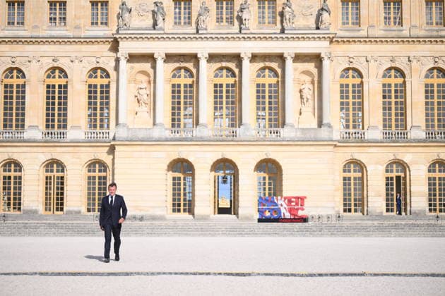 Choose France Business Summit - Paris French president Emmanuel Macron arrives to deliver a speech during a Choose France summit in Versailles, France on June 1, 2026. Photo by Eliot Blondet ABACAPRESS.COM Versailles France  Copyright: xBlondetxEliot ABACAx