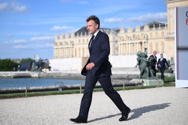 Choose France Business Summit - Paris French president Emmanuel Macron arrives to deliver a speech during a Choose France summit in Versailles, France on June 1, 2026. Photo by Eliot Blondet ABACAPRESS.COM Versailles France  Copyright: xBlondetxEliot ABACAx