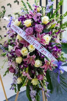 June 01, 2026 - Los Angeles, Caloifornia, USA - Film star and cultural icon Marilyn Monroe s crypt at the Pierce Brothers. Westwood Village Memorial Park & Mortuary attracts remembrances on what would have been her 100th birthday, June 01, 2026. Los Angeles USA - ZUMAce6_ 20260601_zaf_ce6_006 Copyright: xBrianxCahnx