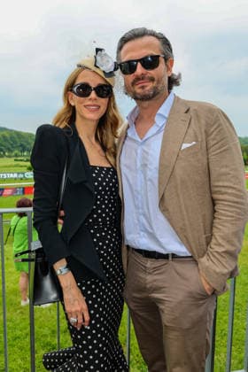 Köningsallee Renntag am Grafenberg - Model und Unternehmerin Alexandra Lapp mit ihrem Partner Daniel Kozniewski (s-thetic Marketing-Leiter Düsseldorf Galopprennbahn NRW Deutschland *** Köningsallee Renntag am Grafenberg Model and entrepreneur Alexandra Lapp with her partner Daniel Kozniewski s thetic Marketing Manager Düsseldorf racecourse NRW Germany