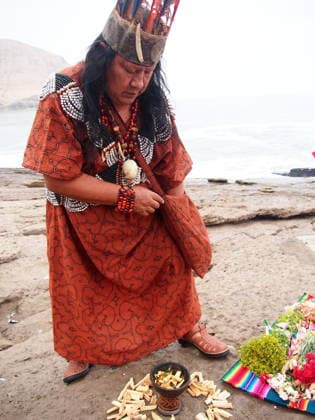 June 1, 2026, Lima, Lima, Peru: Ahead of the election runoff, shamans and healers in Peru performed an ancestral ceremony of spiritual integration at a rocky outcrop known as Salto del Fraile (Friar s Leap) on the beaches of Lima, with the purpose of invoking social peace during the democratic process. The runoff election will be held on June 7 between Keiko Fujimori of Fuerza Popular (Popular Force) and Roberto SoÂ¡nchez of Juntos por el Pero Lima Peru - ZUMAg240 20260601_zip_g240_002 Copyright: xCarlosxGarciaxGranthonx