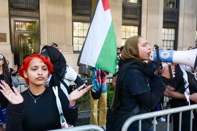 New York, NY- June 1: Activist Group Palestinian Youth Movement Protest No War Criminals in New York City at 583 Park Ave on June 1, 2026 in Manhattan. Credit: Camara AdMedia USA - ZUMAa123 20260601_zaa_a123_027 Copyright: xPorterx