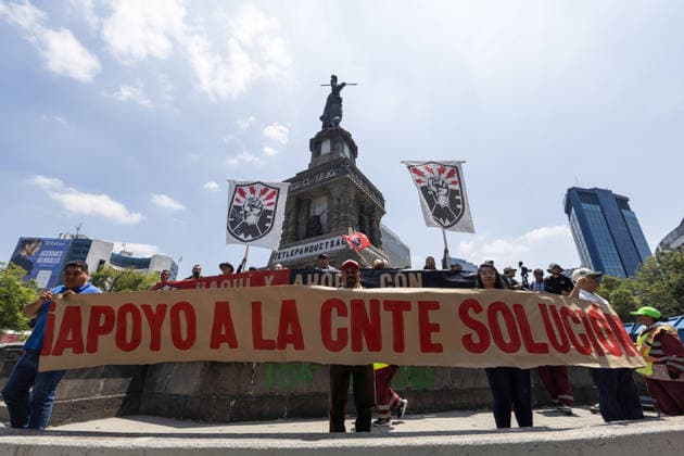 June 1, 2026, Mexico City, Mexico: Members of the National Coordinator of Education Workers (CNTE) marched toward downtown Mexico City as part of the national teachers strike and the indefinite encampment they maintain in the Mexican capital while demanding improved labor conditions. During the protest, CNTE teachers clashed with officers of the Mexico City Citizen Security Secretariat (SSC) after attempting to remove barriers that prevented them from reaching the Zocalo. Mexico City Mexico  - ZUMAl178 20260601_znp_l178_009 Copyright: xCristianxLeyvax