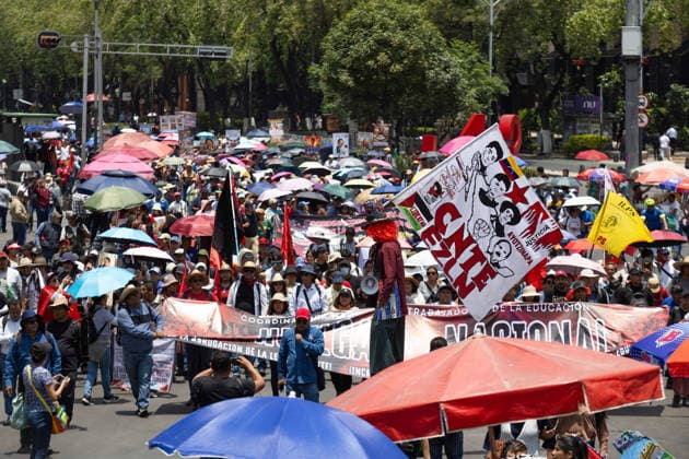 June 1, 2026, Mexico City, Mexico: Members of the National Coordinator of Education Workers (CNTE) marched toward downtown Mexico City as part of the national teachers strike and the indefinite encampment they maintain in the Mexican capital while demanding improved labor conditions. During the protest, CNTE teachers clashed with officers of the Mexico City Citizen Security Secretariat (SSC) after attempting to remove barriers that prevented them from reaching the Zocalo. Mexico City Mexico  - ZUMAl178 20260601_znp_l178_018 Copyright: xCristianxLeyvax