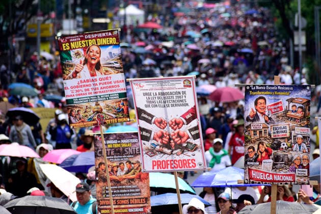 Teachers of the National Coordinator of Education Workers (CNTE) taking part during the national strike demanding a living wage and the repeal of the ISSSTE Law. on June 1, 2026 in Mexico City, Mexico. Mexico City Mexico  - ZUMAe321 20260601_zia_e321_007 Copyright: xLuisxBarronx