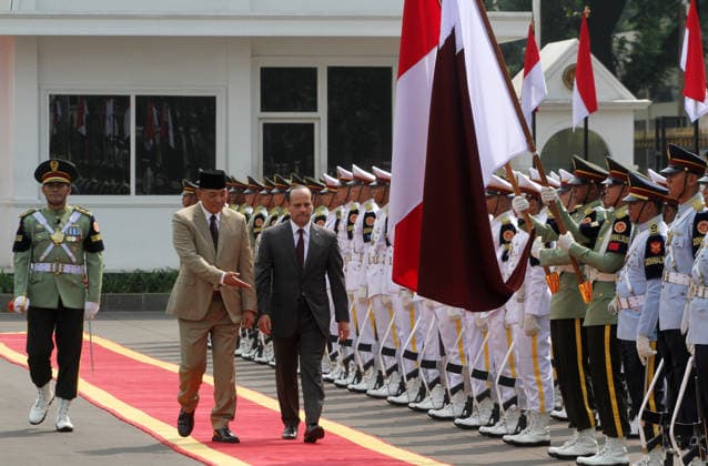 Qatari defense minister visits Indonesia to strengthen bilateral cooperation JAKARTA, INDONESIA - JUNE 02: Indonesia s Minister of Defence, Sjafrie Sjamsoeddin (C), and Qatar s Deputy Prime Minister and Minister of State for Defence Affairs, Sheikh Saoud bin Abdurrahman bin Hassan bin Ali Al Thani (R), inspect an honor guard upon arrival at Indonesia s Ministry of Defence headquarters in Jakarta, Indonesia, on June 02, 2026. The visit of Sheikh Saoud bin Abdurrahman bin Hassan bin Ali Al Thani forms part of ongoing efforts to strengthen bilateral relations between Indonesia and Qatar, including cooperation on political issues at the international and regional levels, defence and security, counterterrorism, economic collaboration-particularl  Copyright: x2026xAnadoluxEkoxSiswonoxToyudhox