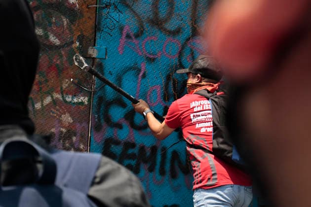 June 1, 2026, Mexico City, Cdmx, Mexico: Teachers from the state of Guerrero, members of the National Coordinator of Education Workers (CNTE), arrived in Mexico City with the intention of entering the ZoÂ³calo. The CNTE teachers marched through several streets, eventually reaching Avenida 20 de Noviembre, where they began damaging a crane belonging to the Secretariat of Citizen Security (SSC). The police had used the crane to try to block the march, but this proved impossible. Just as they reached one of the main entrances to the Plaza de la ConstitucioÂ³n, a confrontation erupted between the teachers and the police. Both sides engaged in aggression; the teachers threw homemade explosives that only made noise and tried unsuccessfully to b  - ZUMAp204 20260601_zip_p204_015 Copyright: xJosuexPerezx
