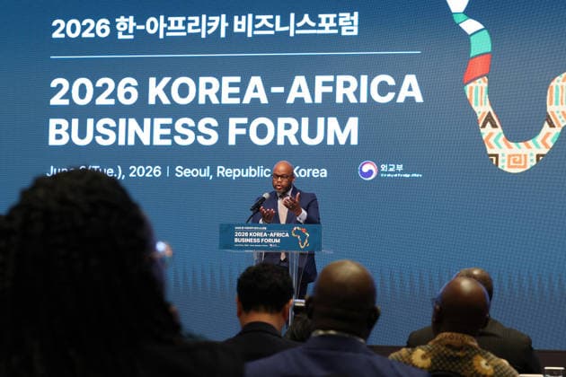 S. Korea, Africa hold biz forum S. Korea, Africa hold biz forum Wamkele Keabetswe Mene, secretary-general of the African Continental Free Trade Area, addresses a business forum involving business leaders and government officials from South Korea and African nations in Seoul on June 2, 2026, to discuss ways to deepen economic cooperation and expand industrial partnerships. The forum was organized as a sideline event to the Korea-Africa Foreign Ministers Meeting held the previous day. (Yonhap) 2026-06-02 14:33:21 < 1980-2026 YONHAPNEWS AGENCY. .> ¼­¿ïÆ¯º°½Ã EDITORIAL USE ONLY  Copyright: xx PYH2026060213870031500 YonhapxNewsx yonphotos252915