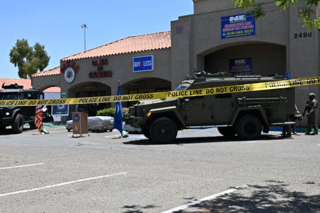 June 1, 2026, San Diego, California, USA: Officials outside a border tunnel found near the Otay Mesa Port of Entry in San Diego, California at a border shopping plaza, Buy 4 Less where authorities blocked access on Monday. San Diego USA - ZUMAm180 20260601_zip_m180_011 Copyright: xCarlosxA.xMorenox