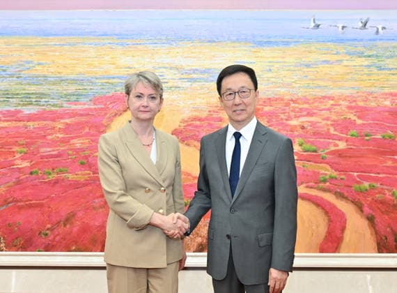 (260602) -- BEIJING, June 2, 2026 -- Chinese Vice President Han Zheng meets with UK Foreign Secretary Yvette Cooper in Beijing, capital of China, June 2, 2026. ) CHINA-BEIJING-HAN ZHENG-UK FOREIGN SECRETARY-MEETING (CN) GaoxJie 