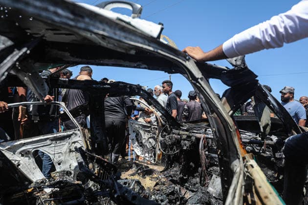 One person was killed in an Israeli attack on a car in Gaza, despite the ceasefire DEIR AL-BALAH, GAZA, PALESTINE - JUNE 02: Palestinians gather around a car that caught fire and became unusable after it was targeted by an Israeli unmanned aerial vehicle (UAV) in Deir al-Balah, Gaza, Palestine, on June 02, 2026. According to information received from health sources at Al-Aqsa Martyrs Hospital, Ahmed Khalid Abu Magasib (32), who was in the car targeted by the Israeli army near the Al-Mazraa School, lost his life. Moiz Salhi Anadolu Deir al-Balah Gaza. Editorial use only. Please get in touch for any other usage.  Copyright: x2026xAnadoluxMoizxSalhix