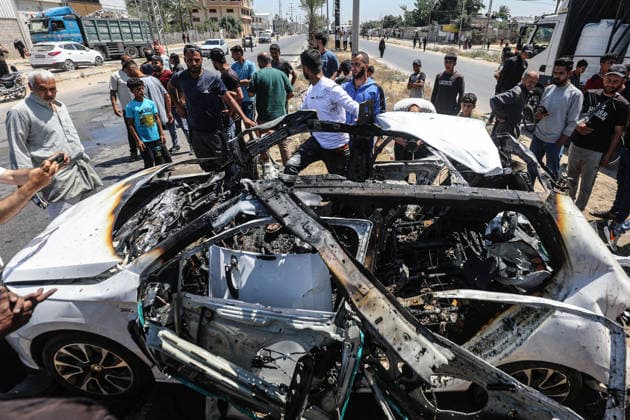 One person was killed in an Israeli attack on a car in Gaza, despite the ceasefire DEIR AL-BALAH, GAZA, PALESTINE - JUNE 02: Palestinians gather around a car that caught fire and became unusable after it was targeted by an Israeli unmanned aerial vehicle (UAV) in Deir al-Balah, Gaza, Palestine, on June 02, 2026. According to information received from health sources at Al-Aqsa Martyrs Hospital, Ahmed Khalid Abu Magasib (32), who was in the car targeted by the Israeli army near the Al-Mazraa School, lost his life. Moiz Salhi Anadolu Deir al-Balah Gaza. Editorial use only. Please get in touch for any other usage.  Copyright: x2026xAnadoluxMoizxSalhix