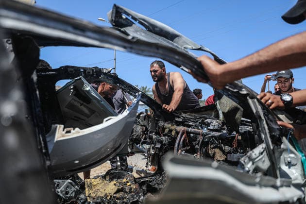 One person was killed in an Israeli attack on a car in Gaza, despite the ceasefire DEIR AL-BALAH, GAZA, PALESTINE - JUNE 02: Palestinians gather around a car that caught fire and became unusable after it was targeted by an Israeli unmanned aerial vehicle (UAV) in Deir al-Balah, Gaza, Palestine, on June 02, 2026. According to information received from health sources at Al-Aqsa Martyrs Hospital, Ahmed Khalid Abu Magasib (32), who was in the car targeted by the Israeli army near the Al-Mazraa School, lost his life. Moiz Salhi Anadolu Deir al-Balah Gaza. Editorial use only. Please get in touch for any other usage.  Copyright: x2026xAnadoluxMoizxSalhix