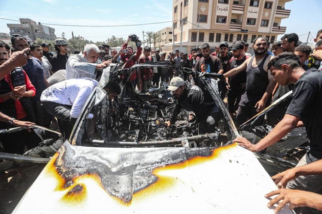 One person was killed in an Israeli attack on a car in Gaza, despite the ceasefire DEIR AL-BALAH, GAZA, PALESTINE - JUNE 02: Palestinians gather around a car that caught fire and became unusable after it was targeted by an Israeli unmanned aerial vehicle (UAV) in Deir al-Balah, Gaza, Palestine, on June 02, 2026. According to information received from health sources at Al-Aqsa Martyrs Hospital, Ahmed Khalid Abu Magasib (32), who was in the car targeted by the Israeli army near the Al-Mazraa School, lost his life. Moiz Salhi Anadolu Deir al-Balah Gaza. Editorial use only. Please get in touch for any other usage.  Copyright: x2026xAnadoluxMoizxSalhix