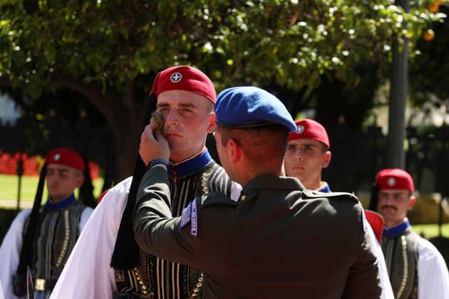 Greek President Tasoulas welcomes Panamanian counterpart Mulino in Athens ATHENS, GREECE – JUNE 2: An officer wipes the face of a member of the Greek Presidential Guard before the welcoming ceremony for Panamanian President Jose Raul Mulino at the Presidential Palace in Athens, Greece, on June 2, 2026. Costas Baltas Anadolu Athens Greece. Editorial use only. Please get in touch for any other usage.  Copyright: x2026xAnadoluxCostasxBaltasx