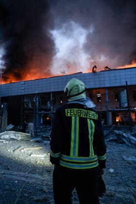 June 2, 2026, Kyiv, Ukraine: Ukrainian firefighter stands in front of a burning building damaged during a Russian missile and drone attack in Kyiv. Kyiv Ukraine  - ZUMAs197 20260602_aaa_s197_008 Copyright: xPatrykxJaraczx
