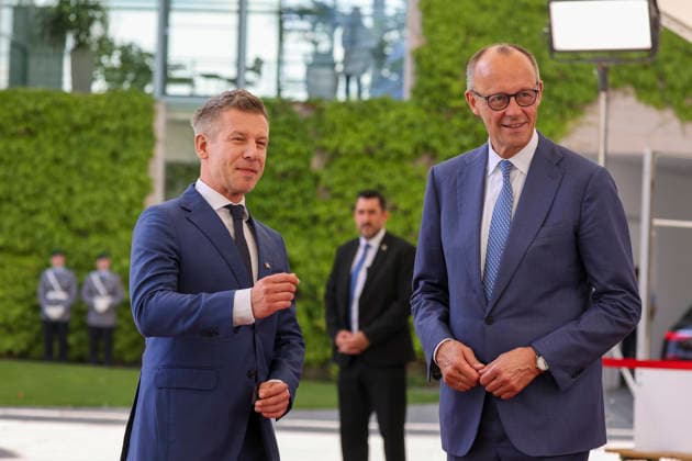 Friedrich Merz, Bundeskanzler und PÃ ter (Peter) Magyar, Ministerpräsident Ungarn, beim Antrittsbesuch mit militärischen Ehren im Bundeskanzleramt am 02.06. in Berlin Kanzler Merz empfängt Peter Magyar in Berlin *** Friedrich Merz, Federal Chancellor and Peter Magyar, Prime Minister of Hungary, during the inaugural visit with military honors at the Federal Chancellery on 02 06 in Berlin Chancellor Merz receives Peter Magyar in Berlin