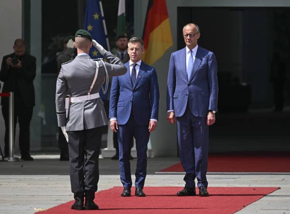 Hungarian Prime Minister Peter Magyar visits Germany BERLIN, GERMANY - JUNE 2: Hungarian Prime Minister Peter Magyar (2nd R) is welcomed with an official ceremony by German Chancellor Friedrich Merz (R) at the Federal Chancellery during his visit to Germany in Berlin, Germany, on June 2, 2026. Halil Sagirkaya Anadolu Berlin Germany. Editorial use only. Please get in touch for any other usage.  Copyright: x2026xAnadoluxHalilxSagirkayax
