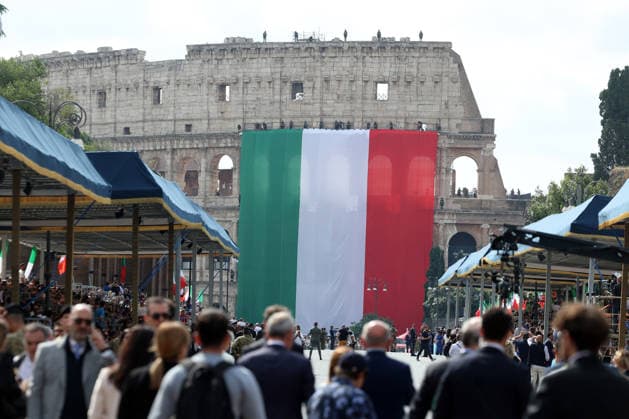 IPA85260664 - Rome, Italy - June 2, 2026: Italian flag descended on the Colosseum. Heads of state and government guests of the Republic Day celebrations attend the traditional military parade along the Imperial Forum, in the presence of the President of the Republic. The ceremony, which pays tribute to the values of the Republic and the Armed Forces, takes place in the heart of the Capital in front of Italy s highest institutional offices and international delegations.  Copyright: xmarcoxiacobuccix xmarcoxiacobuccix 85260664