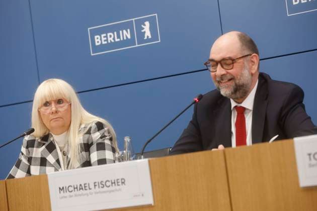 02.06.2026, Iris Spranger, Innensenatorin, Michael Fischer, Leiter der Abteilung Verfassungsschutz, Vorstellung des Verfassungsschutzbericht 2025, in der Pressekonferenz nach der Sitzung des Berliner Senat, PK im Roten Rathaus in Berlin, Senatspressekonferenz, Berlin Deutschland, Germany *** 02 06 2026, Iris Spranger, Senator of the Interior, Michael Fischer, Head of the Department for the Protection of the Constitution, Presentation of the 2025 Report on the Protection of the Constitution, at the press conference after the meeting of the Berlin Senate, PK in the Rotes Rathaus in Berlin, Senate press conference, Berlin Germany, Germany
