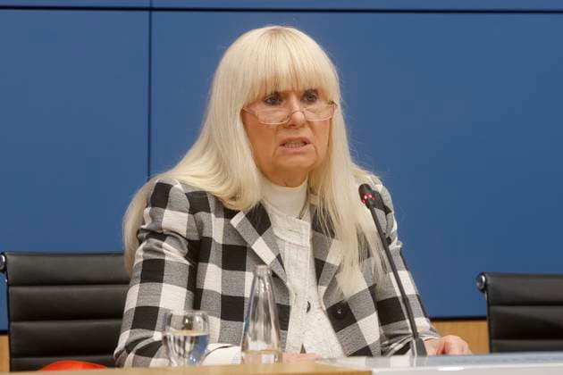 02.06.2026, Iris Spranger, Innensenatorin, Michael Fischer, Leiter der Abteilung Verfassungsschutz, Vorstellung des Verfassungsschutzbericht 2025, in der Pressekonferenz nach der Sitzung des Berliner Senat, PK im Roten Rathaus in Berlin, Senatspressekonferenz, Berlin Deutschland, Germany *** 02 06 2026, Iris Spranger, Senator of the Interior, Michael Fischer, Head of the Department for the Protection of the Constitution, Presentation of the 2025 Report on the Protection of the Constitution, at the press conference after the meeting of the Berlin Senate, PK in the Rotes Rathaus in Berlin, Senate press conference, Berlin Germany, Germany