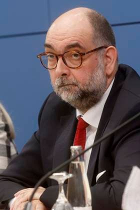 02.06.2026, Iris Spranger, Innensenatorin, Michael Fischer, Leiter der Abteilung Verfassungsschutz, Vorstellung des Verfassungsschutzbericht 2025, in der Pressekonferenz nach der Sitzung des Berliner Senat, PK im Roten Rathaus in Berlin, Senatspressekonferenz, Berlin Deutschland, Germany *** 02 06 2026, Iris Spranger, Senator of the Interior, Michael Fischer, Head of the Department for the Protection of the Constitution, Presentation of the 2025 Report on the Protection of the Constitution, at the press conference after the meeting of the Berlin Senate, PK in the Rotes Rathaus in Berlin, Senate press conference, Berlin Germany, Germany
