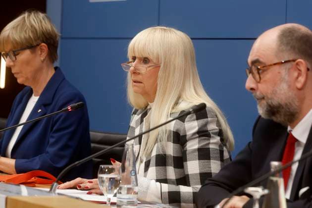 02.06.2026, Iris Spranger, Innensenatorin, Michael Fischer, Leiter der Abteilung Verfassungsschutz, Vorstellung des Verfassungsschutzbericht 2025, in der Pressekonferenz nach der Sitzung des Berliner Senat, PK im Roten Rathaus in Berlin, Senatspressekonferenz, Berlin Deutschland, Germany *** 02 06 2026, Iris Spranger, Senator of the Interior, Michael Fischer, Head of the Department for the Protection of the Constitution, Presentation of the 2025 Report on the Protection of the Constitution, at the press conference after the meeting of the Berlin Senate, PK in the Rotes Rathaus in Berlin, Senate press conference, Berlin Germany, Germany