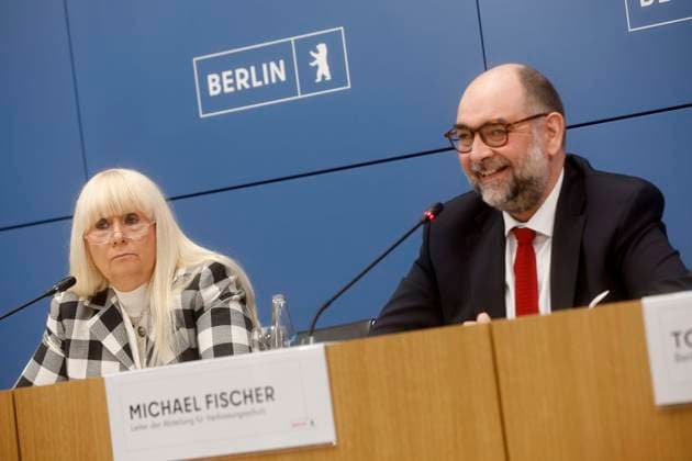 02.06.2026, Iris Spranger, Innensenatorin, Michael Fischer, Leiter der Abteilung Verfassungsschutz, Vorstellung des Verfassungsschutzbericht 2025, in der Pressekonferenz nach der Sitzung des Berliner Senat, PK im Roten Rathaus in Berlin, Senatspressekonferenz, Berlin Deutschland, Germany *** 02 06 2026, Iris Spranger, Senator of the Interior, Michael Fischer, Head of the Department for the Protection of the Constitution, Presentation of the 2025 Report on the Protection of the Constitution, at the press conference after the meeting of the Berlin Senate, PK in the Rotes Rathaus in Berlin, Senate press conference, Berlin Germany, Germany