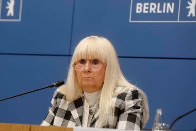 02.06.2026, Iris Spranger, Innensenatorin, Michael Fischer, Leiter der Abteilung Verfassungsschutz, Vorstellung des Verfassungsschutzbericht 2025, in der Pressekonferenz nach der Sitzung des Berliner Senat, PK im Roten Rathaus in Berlin, Senatspressekonferenz, Berlin Deutschland, Germany *** 02 06 2026, Iris Spranger, Senator of the Interior, Michael Fischer, Head of the Department for the Protection of the Constitution, Presentation of the 2025 Report on the Protection of the Constitution, at the press conference after the meeting of the Berlin Senate, PK in the Rotes Rathaus in Berlin, Senate press conference, Berlin Germany, Germany
