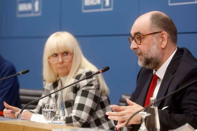 02.06.2026, Iris Spranger, Innensenatorin, Michael Fischer, Leiter der Abteilung Verfassungsschutz, Vorstellung des Verfassungsschutzbericht 2025, in der Pressekonferenz nach der Sitzung des Berliner Senat, PK im Roten Rathaus in Berlin, Senatspressekonferenz, Berlin Deutschland, Germany *** 02 06 2026, Iris Spranger, Senator of the Interior, Michael Fischer, Head of the Department for the Protection of the Constitution, Presentation of the 2025 Report on the Protection of the Constitution, at the press conference after the meeting of the Berlin Senate, PK in the Rotes Rathaus in Berlin, Senate press conference, Berlin Germany, Germany