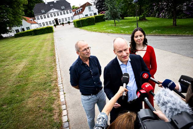 DENMARK Meetings with parties before government platform is presented The Unity List s Peder Hvelplund, Pelle Dragsted, and Ninosca Victoria Risbjerg Velasquez leave Marienborg in Kgs. Lyngby on Tuesday, June 2, 2026. The government platform will be presented on Tuesday. Prior to a press conference, a number of parties are invited to meetings. (Photo: Nils Meilvang Scanpix 2026) , Copenhagen Denmark *** DENMARK Meetings with parties before government platform is presented The Unity List s Peder Hvelplund, Pelle Dragsted, and Ninosca Victoria Risbjerg Velasquez leave Marienborg in Kgs Lyngby on Tuesday, June 2, 2026 The government platform will be presented on Tuesday Prior to a press conference, a number of parties are invited to meeting  Copyright: NILSxMEILVANG NilsxMeilvangx spdk20260602-144237-L