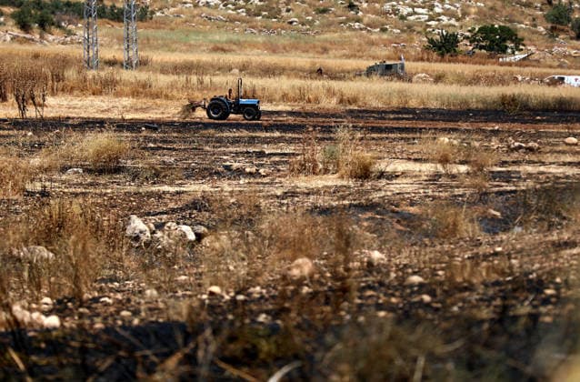 Israelis set fire to wheat fields in the West Bank HEBRON, WEST BANK, PALESTINE - JUNE 2: Israeli soldiers who arrived at the scene blocked the road and intervened against Palestinians trying to extinguish the fire as they set fire to large areas of wheat fields in the town of Izna, in Hebron, West Bank, Palestine, on June 2, 2026. Wisam Hashlamoun Anadolu Hebron West Bank. Editorial use only. Please get in touch for any other usage.  Copyright: x2026xAnadoluxWisamxHashlamounx