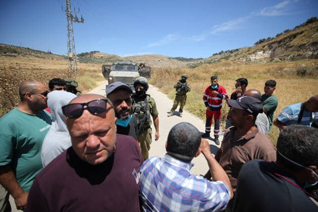 Israelis set fire to wheat fields in the West Bank HEBRON, WEST BANK, PALESTINE - JUNE 2: Israeli soldiers who arrived at the scene blocked the road and intervened against Palestinians trying to extinguish the fire as they set fire to large areas of wheat fields in the town of Izna, in Hebron, West Bank, Palestine, on June 2, 2026. Wisam Hashlamoun Anadolu Hebron West Bank. Editorial use only. Please get in touch for any other usage.  Copyright: x2026xAnadoluxWisamxHashlamounx