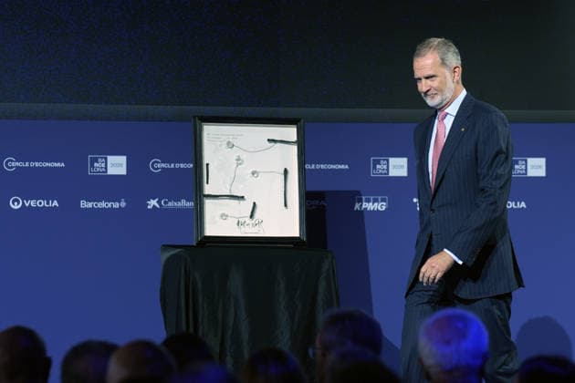 The King presents the Cercle d Economia Award for European Construction to Martin Wolf King Felipe VI during the presentation of the Cercle d Economia Award for European Construction to Financial Times associate editor Martin Wolf, during the 41st Cercle d Economia Meeting, at the Palau de Congressos de Catalunya, on June 2, 2026, in Barcelona, Catalunya Spain With the slogan Europes strategic autonomy  Copyright: xDavidxZorrakinox 7566483