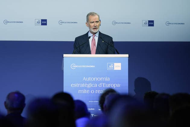 The King presents the Cercle d Economia Award for European Construction to Martin Wolf King Felipe VI during the presentation of the Cercle d Economia Award for European Construction to Financial Times associate editor Martin Wolf, during the 41st Cercle d Economia Meeting, at the Palau de Congressos de Catalunya, on June 2, 2026, in Barcelona, Catalunya Spain With the slogan Europes strategic autonomy  Copyright: xDavidxZorrakinox 7566484
