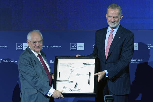 The King presents the Cercle d Economia Award for European Construction to Martin Wolf King Felipe VI during the presentation of the Cercle d Economia Award for European Construction to Financial Times associate editor Martin Wolf, during the 41st Cercle d Economia Meeting, at the Palau de Congressos de Catalunya, on June 2, 2026, in Barcelona, Catalunya Spain With the slogan Europes strategic autonomy  Copyright: xDavidxZorrakinox 7566478