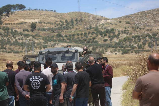 Palestinians gather near fire in agricultural land west of Hebron Palestinians and members of the Palestinian Civil Defense gather near the site of a fire on agricultural land around the village of Idhna, west of the West Bank city of Hebron, on June 2, 2026. Palestinian residents said Israeli settlers set fire to land in the area, while the Israeli army prevented residents from reaching it and intervened at the site. Photo by Mamoun Wazwaz apaimages Hebron West Bank Palestinian Territory 020626_Hebron_MW_00(20) Copyright: xapaimagesxMamounxWazwazx xapaimagesx