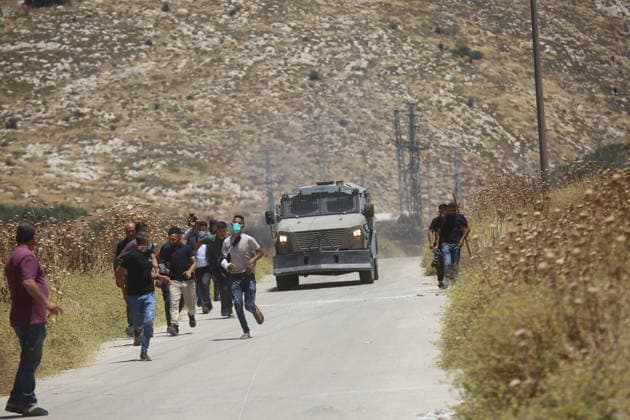 Palestinians gather near fire in agricultural land west of Hebron Palestinians and members of the Palestinian Civil Defense gather near the site of a fire on agricultural land around the village of Idhna, west of the West Bank city of Hebron, on June 2, 2026. Palestinian residents said Israeli settlers set fire to land in the area, while the Israeli army prevented residents from reaching it and intervened at the site. Photo by Mamoun Wazwaz apaimages Hebron West Bank Palestinian Territory 020626_Hebron_MW_00(23) Copyright: xapaimagesxMamounxWazwazx xapaimagesx