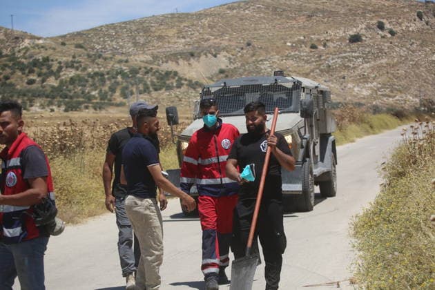 Palestinians gather near fire in agricultural land west of Hebron Palestinians and members of the Palestinian Civil Defense gather near the site of a fire on agricultural land around the village of Idhna, west of the West Bank city of Hebron, on June 2, 2026. Palestinian residents said Israeli settlers set fire to land in the area, while the Israeli army prevented residents from reaching it and intervened at the site. Photo by Mamoun Wazwaz apaimages Hebron West Bank Palestinian Territory 020626_Hebron_MW_00(17) Copyright: xapaimagesxMamounxWazwazx xapaimagesx
