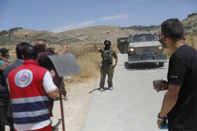 Palestinians gather near fire in agricultural land west of Hebron Palestinians and members of the Palestinian Civil Defense gather near the site of a fire on agricultural land around the village of Idhna, west of the West Bank city of Hebron, on June 2, 2026. Palestinian residents said Israeli settlers set fire to land in the area, while the Israeli army prevented residents from reaching it and intervened at the site. Photo by Mamoun Wazwaz apaimages Hebron West Bank Palestinian Territory 020626_Hebron_MW_00(7) Copyright: xapaimagesxMamounxWazwazx xapaimagesx